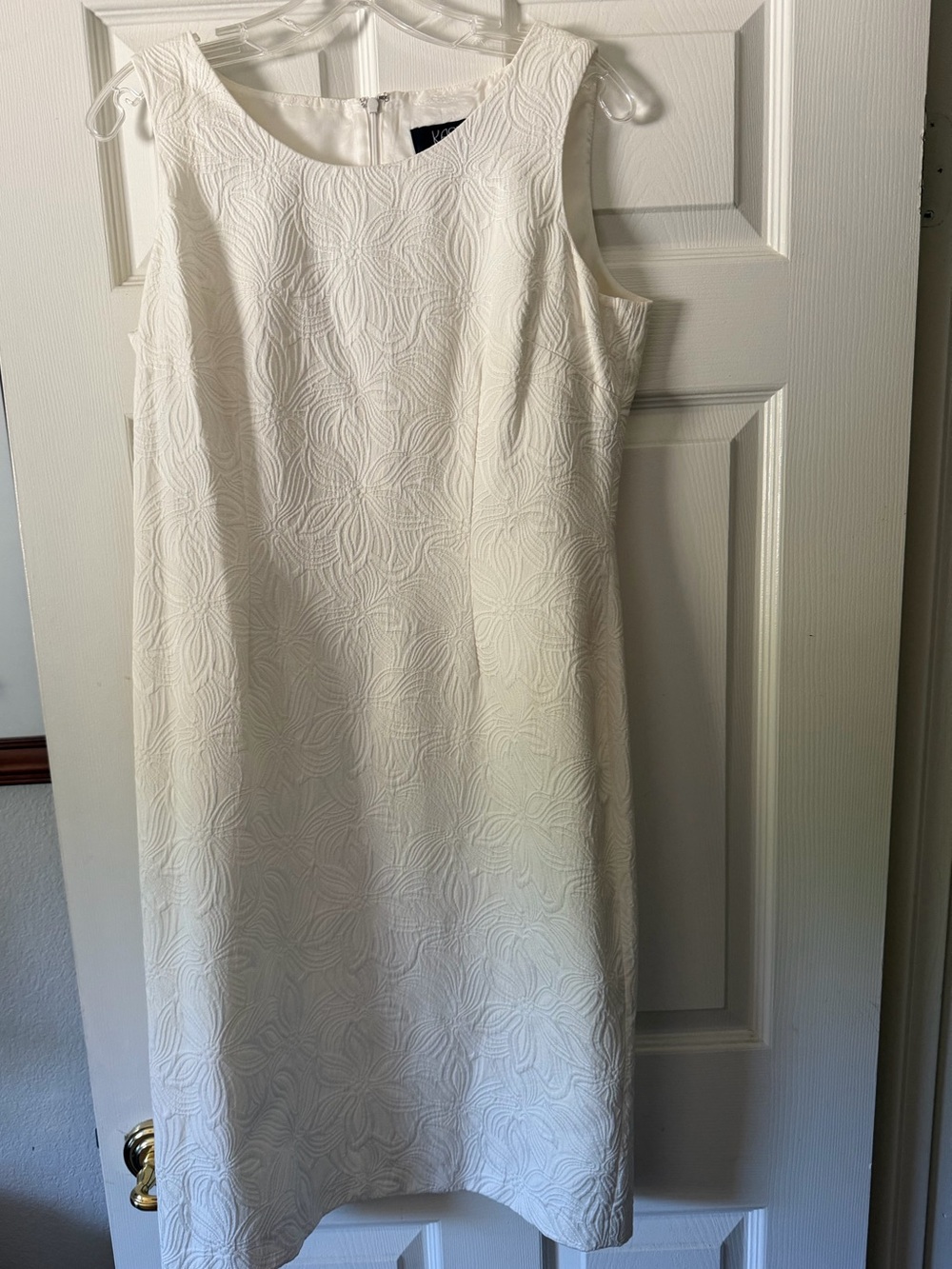 Kasper White Sleeveless Embossed Midi Dress